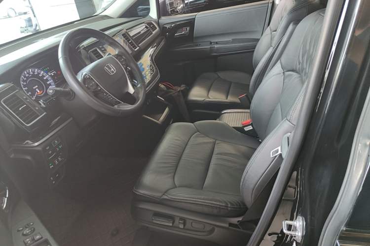 Used Honda Elysion 2019 2.0L Hybrid Luxury Edition Left Front Seat