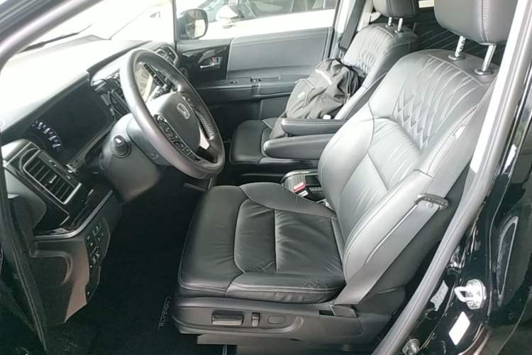 Used Honda Elysion 2019 2.0L Hybrid Luxury Edition Left Front Seat