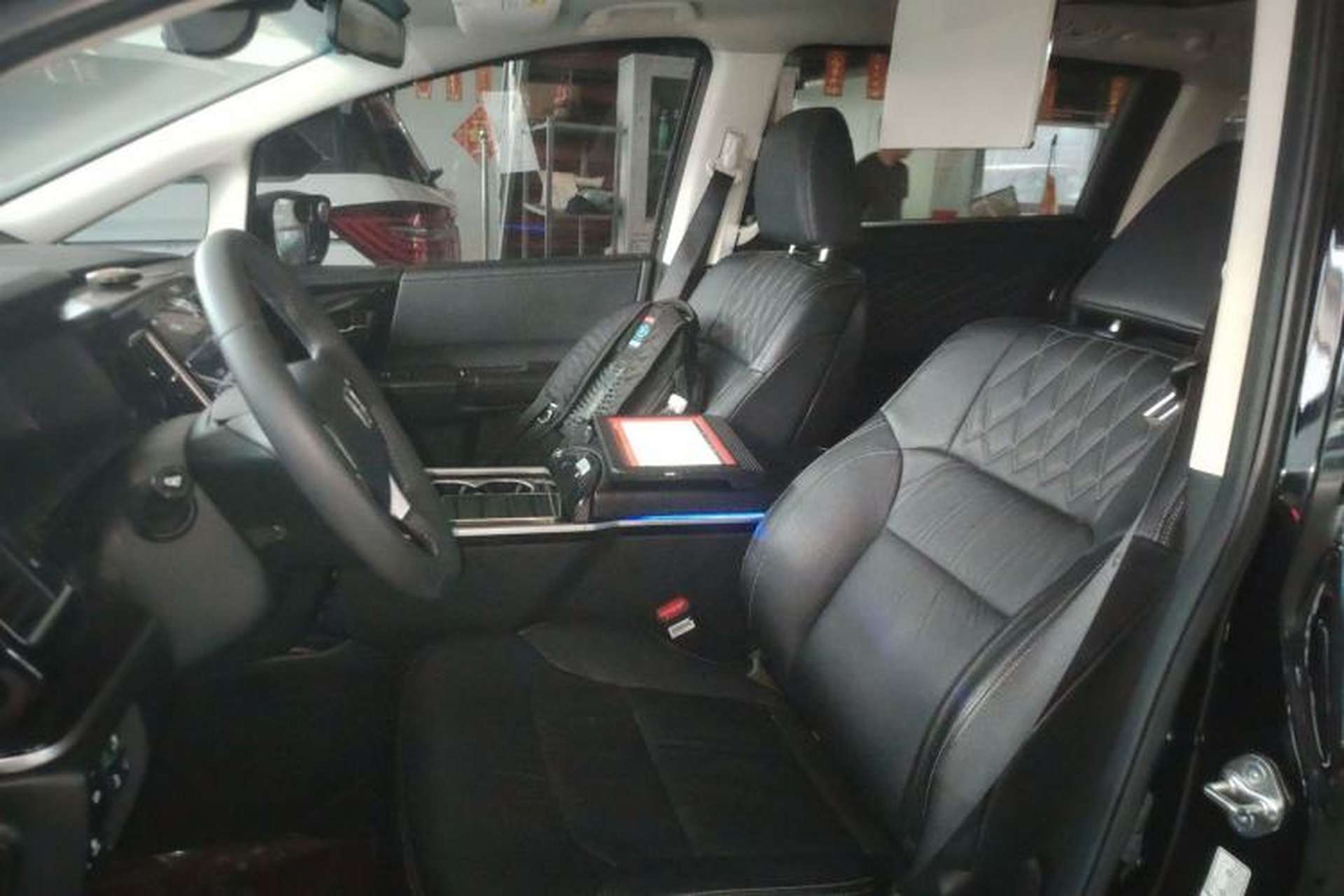 Used Honda Elysion 2019 2.0L Hybrid Luxury Edition Left Front Seat