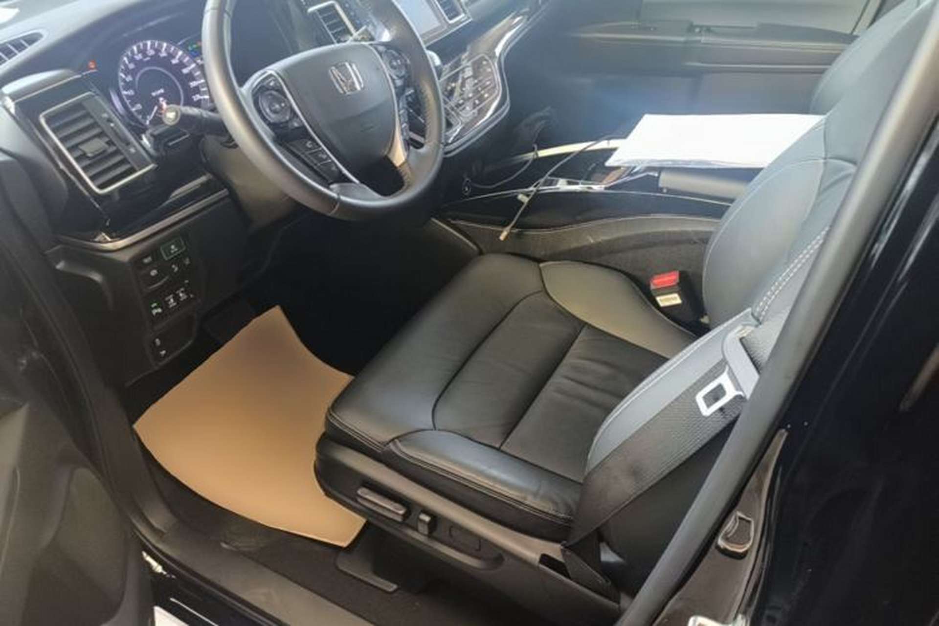 Used Honda Elysion 2019 2.0L Hybrid Luxury Edition Left Front Seat