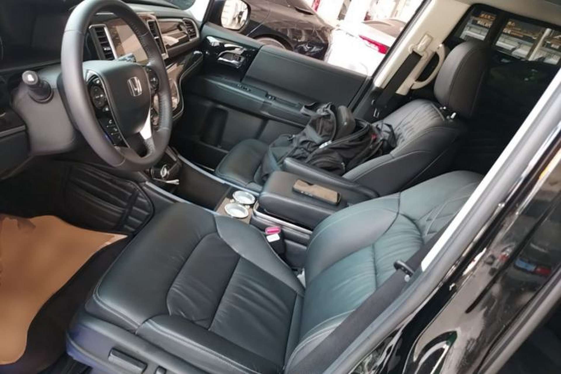 Used Honda Elysion 2019 2.0L Hybrid Luxury Edition Left Front Seat