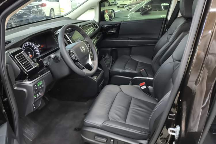 Used Honda Elysion 2019 2.0L Hybrid Luxury Edition Left Front Seat