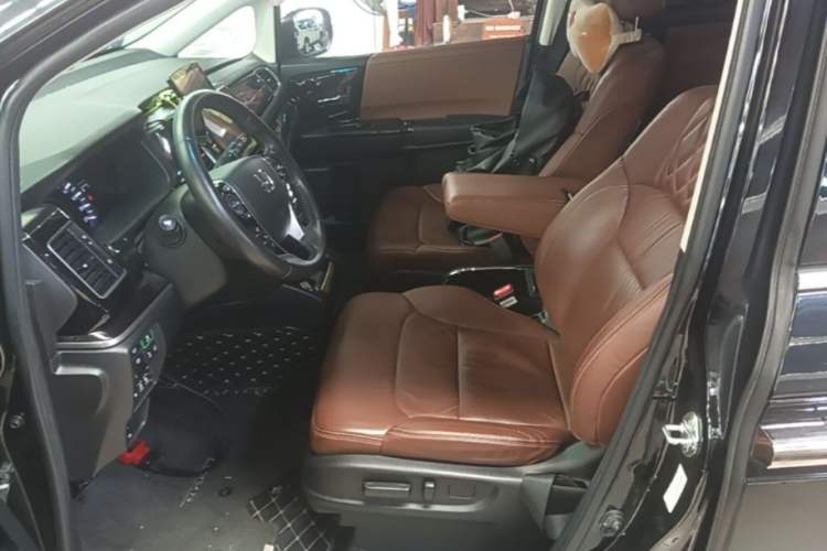 Used Honda Elysion 2019 2.0L Hybrid Supreme Edition Left Front Seat