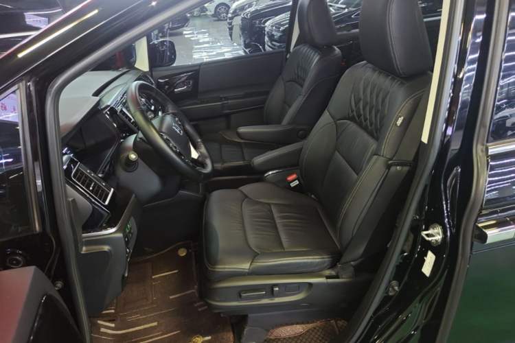 Used Honda Elysion 2019 2.0L Hybrid Luxury Edition Left Front Seat