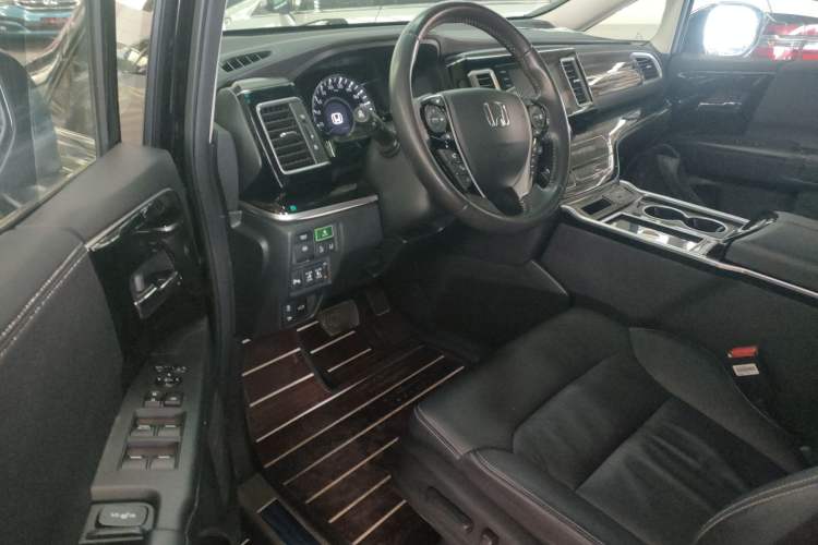 Used Honda Elysion 2019 2.0L Hybrid Luxury Edition Left Front Seat