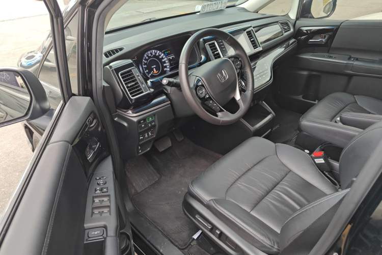 Used Honda Elysion 2019 2.0L Hybrid Luxury Edition Left Front Seat