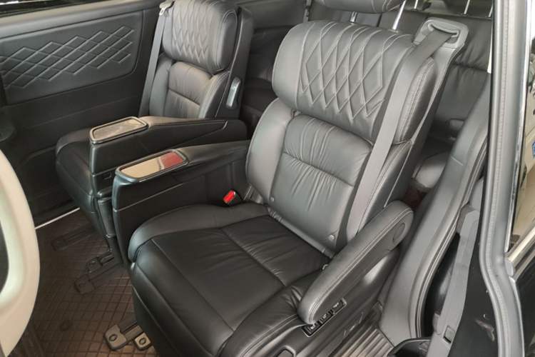 Used Honda Elysion 2019 2.0L Hybrid Luxury Edition Left Rear Seat