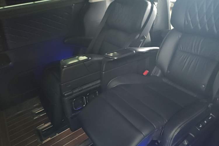 Used Honda Elysion 2019 2.0L Hybrid Luxury Edition Left Rear Seat