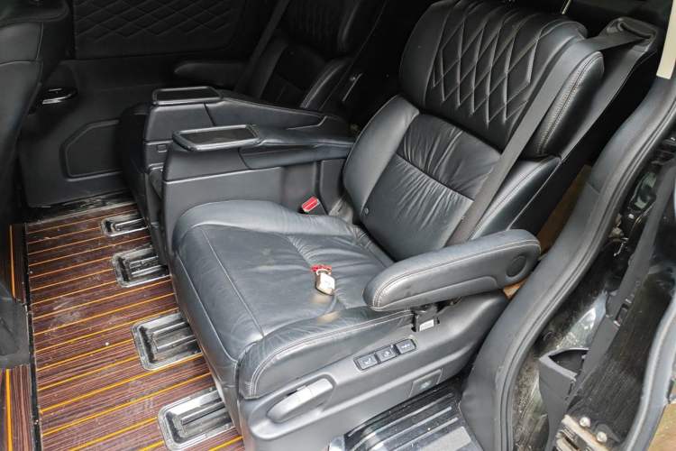 Used Honda Elysion 2019 2.0L Hybrid Luxury Edition Left Rear Seat
