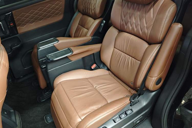 Used Honda Elysion 2019 2.0L Hybrid Supreme Edition Left Rear Seat