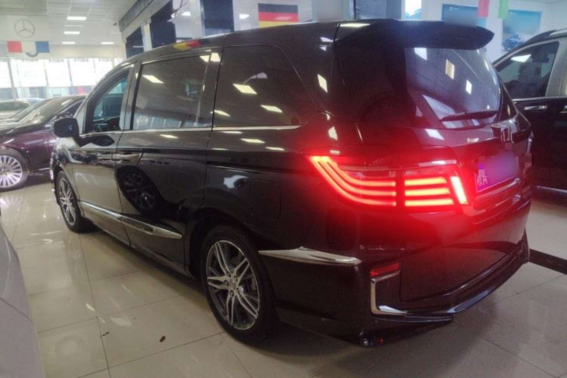 Used Honda Elysion 2019 2.0L Hybrid Luxury Edition Left Side