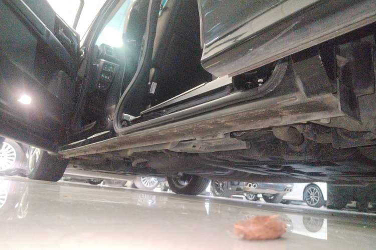 Used Honda Elysion 2019 2.0L Hybrid Luxury Edition Left Side Sill