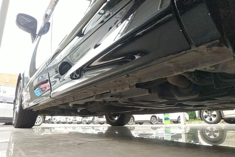 Used Honda Elysion 2019 2.0L Hybrid Luxury Edition Left Side Sill