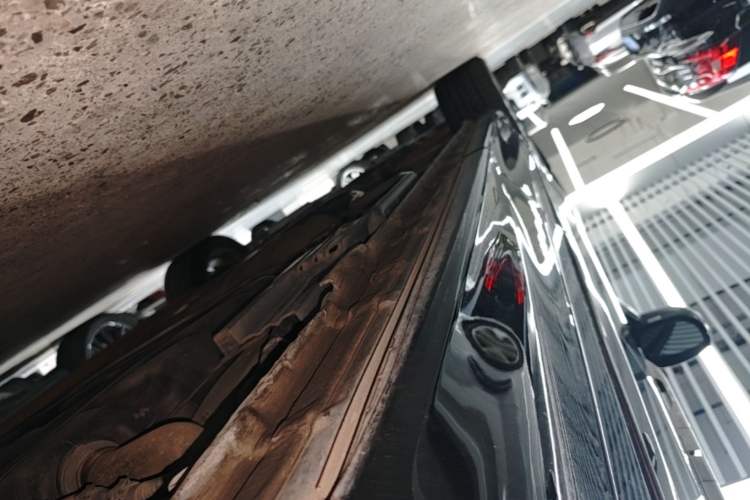Used Honda Elysion 2019 2.0L Hybrid Luxury Edition Left Side Sill