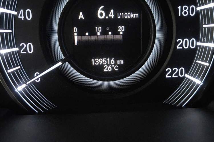 Used Honda Elysion 2019 2.0L Hybrid Supreme Edition Odometer Close Up