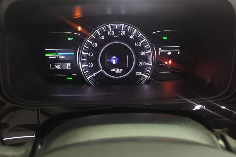 Used Honda Elysion 2019 2.0L Hybrid Supreme Edition Odometer Close Up