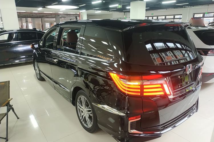 Used Honda Elysion 2019 2.0L Hybrid Supreme Edition Rear Left 45 Deg