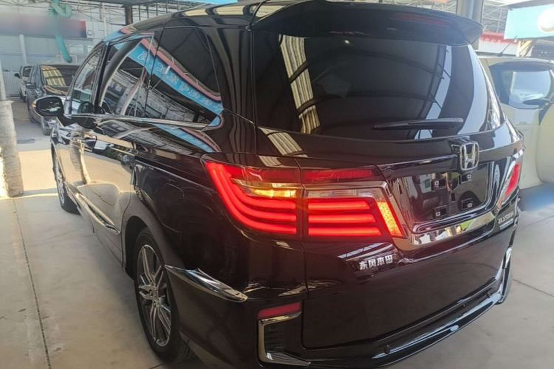 Used Honda Elysion 2019 2.0L Hybrid Luxury Edition Rear Left 45 Deg