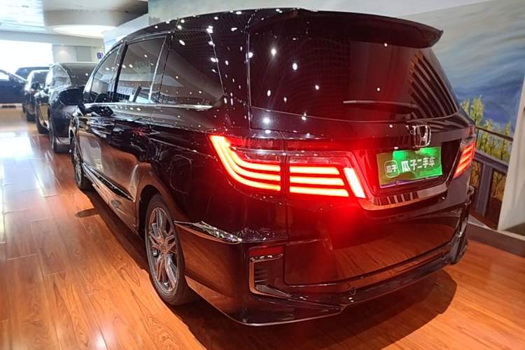 Used Honda Elysion 2019 2.0L Hybrid Luxury Edition Rear Left 45 Deg
