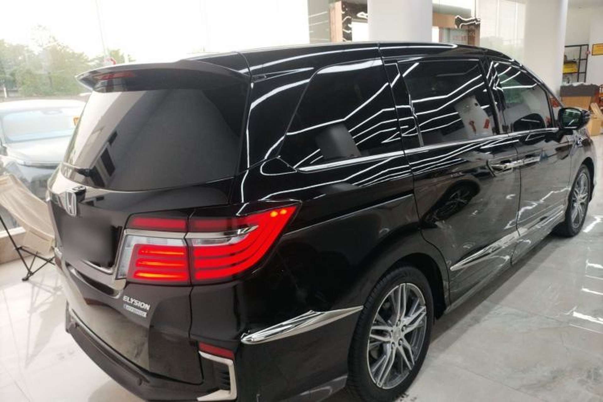 Used Honda Elysion 2019 2.0L Hybrid Luxury Edition Rear Right 45 Deg