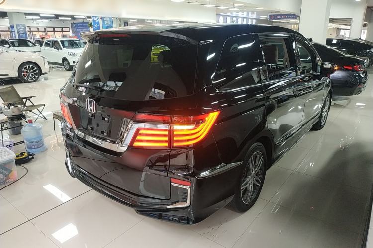 Used Honda Elysion 2019 2.0L Hybrid Supreme Edition Rear Right 45 Deg