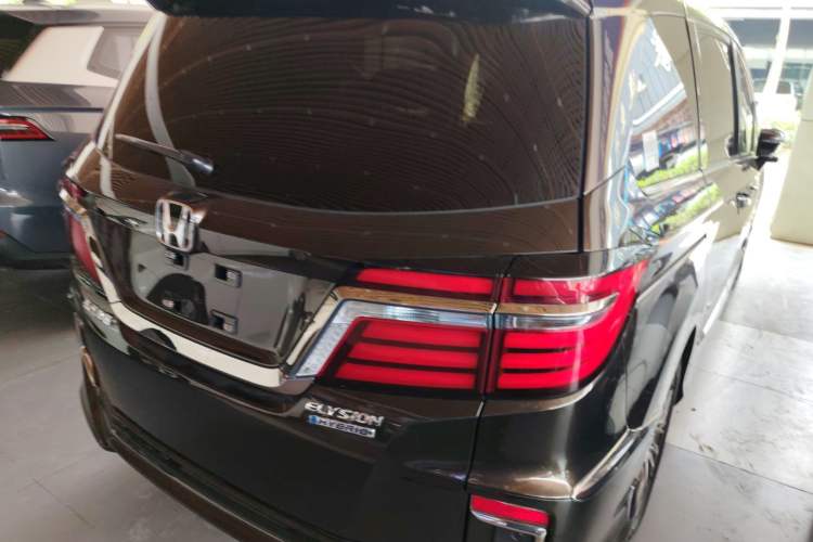 Used Honda Elysion 2019 2.0L Hybrid Luxury Edition Rear Right 45 Deg