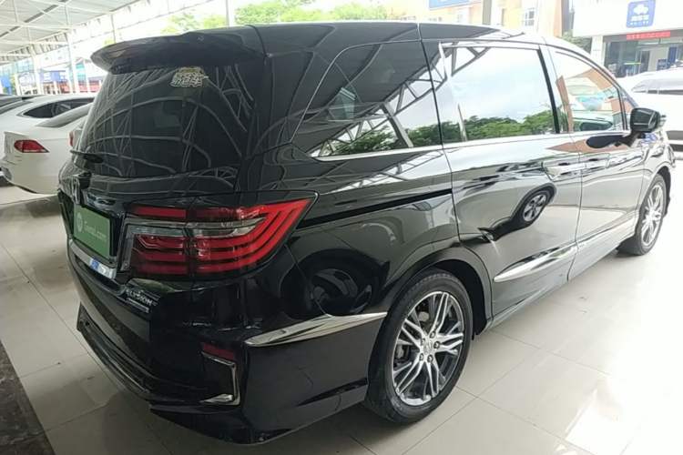Used Honda Elysion 2019 2.0L Hybrid Luxury Edition Rear Right 45 Deg