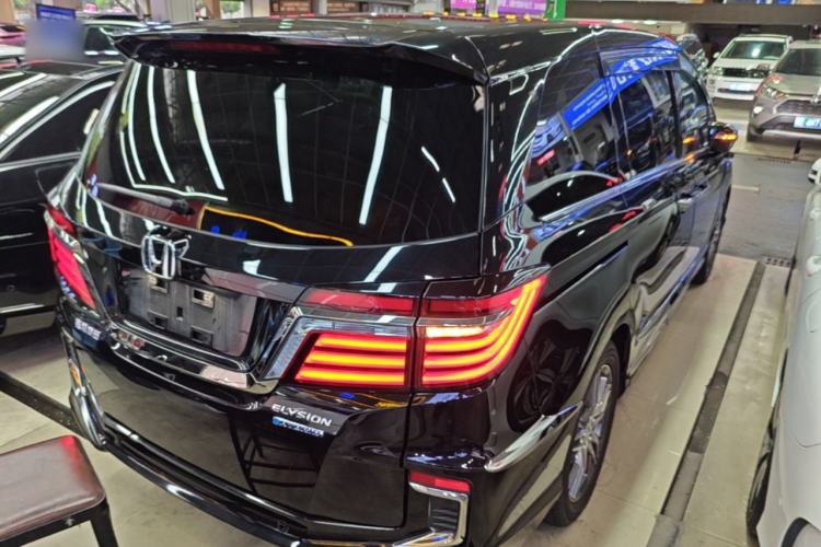 Used Honda Elysion 2019 2.0L Hybrid Supreme Edition Rear Right 45 Deg