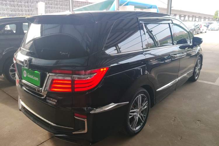 Used Honda Elysion 2019 2.0L Hybrid Luxury Edition Rear Right 45 Deg