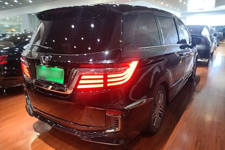 Used Honda Elysion 2019 2.0L Hybrid Luxury Edition Rear Right 45 Deg