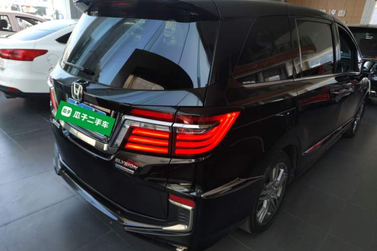 Used Honda Elysion 2019 2.0L Hybrid Luxury Edition Rear Right 45 Deg