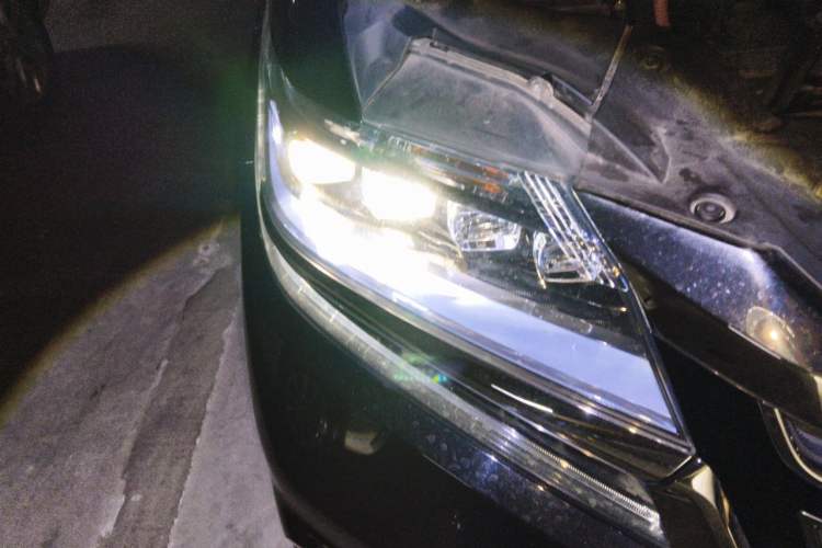 Used Honda Elysion 2019 2.0L Hybrid Luxury Edition Right Front Headlight