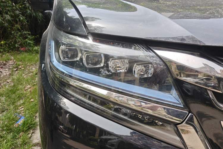 Used Honda Elysion 2019 2.0L Hybrid Luxury Edition Right Front Headlight