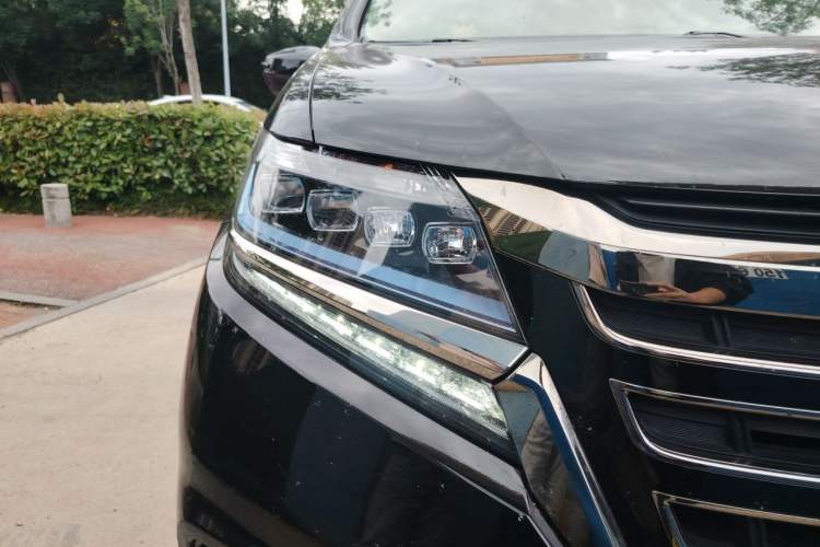 Used Honda Elysion 2019 2.0L Hybrid Luxury Edition Right Front Headlight