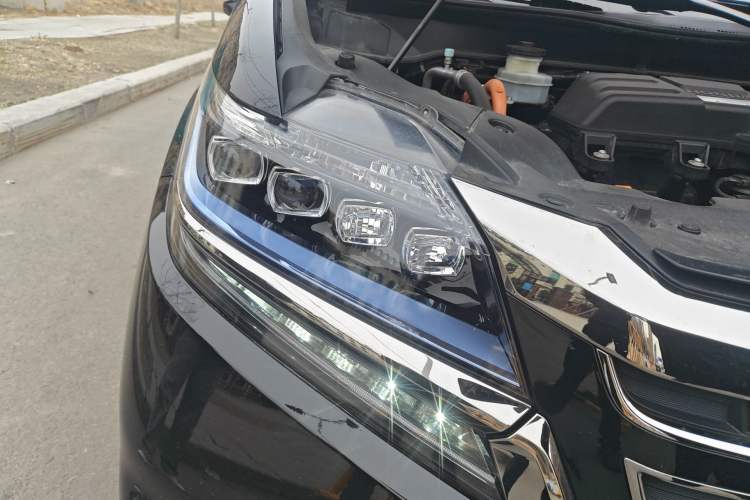 Used Honda Elysion 2019 2.0L Hybrid Luxury Edition Right Front Headlight
