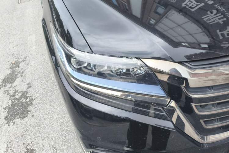 Used Honda Elysion 2019 2.0L Hybrid Supreme Edition Right Front Headlight