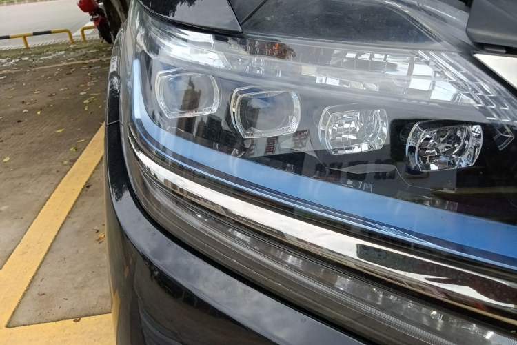 Used Honda Elysion 2019 2.0L Hybrid Luxury Edition Right Front Headlight