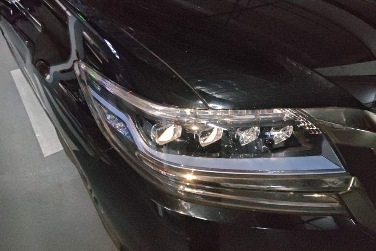Used Honda Elysion 2019 2.0L Hybrid Luxury Edition Right Front Headlight