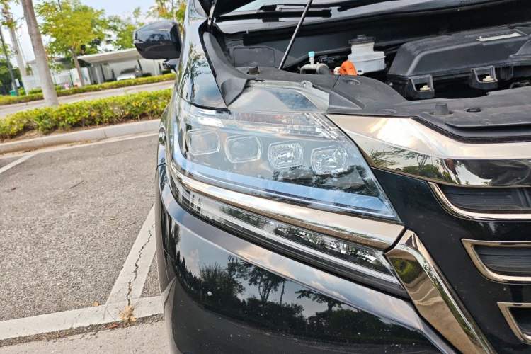 Used Honda Elysion 2019 2.0L Hybrid Luxury Edition Right Front Headlight