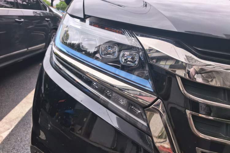 Used Honda Elysion 2019 2.0L Hybrid Luxury Edition Right Front Headlight