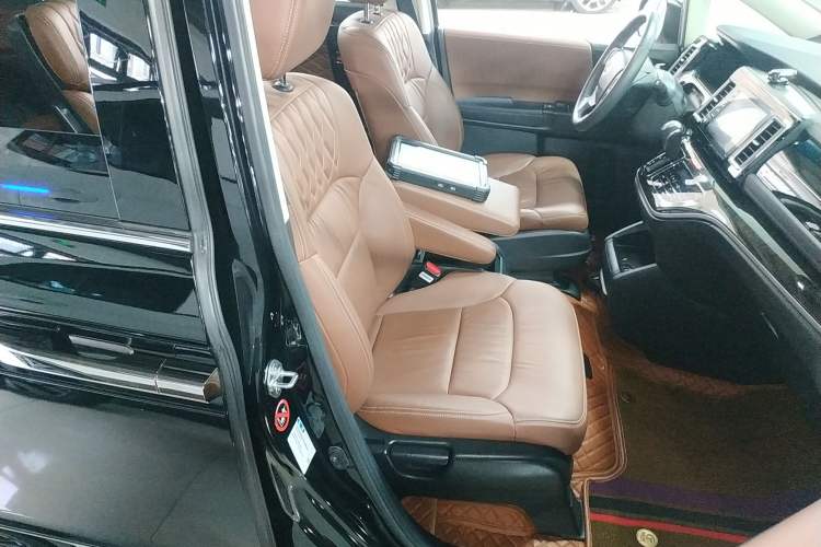 Used Honda Elysion 2019 2.0L Hybrid Supreme Edition Right Front Seat