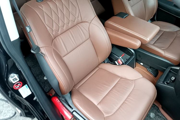 Used Honda Elysion 2019 2.0L Hybrid Supreme Edition Right Front Seat