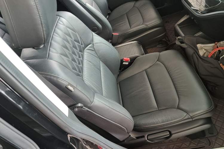 Used Honda Elysion 2019 2.0L Hybrid Luxury Edition Right Front Seat
