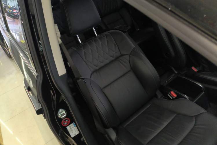Used Honda Elysion 2019 2.0L Hybrid Luxury Edition Right Front Seat