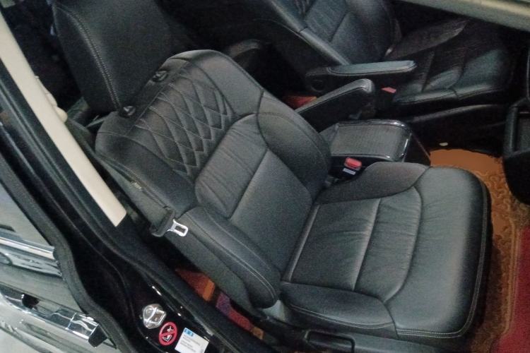 Used Honda Elysion 2019 2.0L Hybrid Luxury Edition Right Front Seat