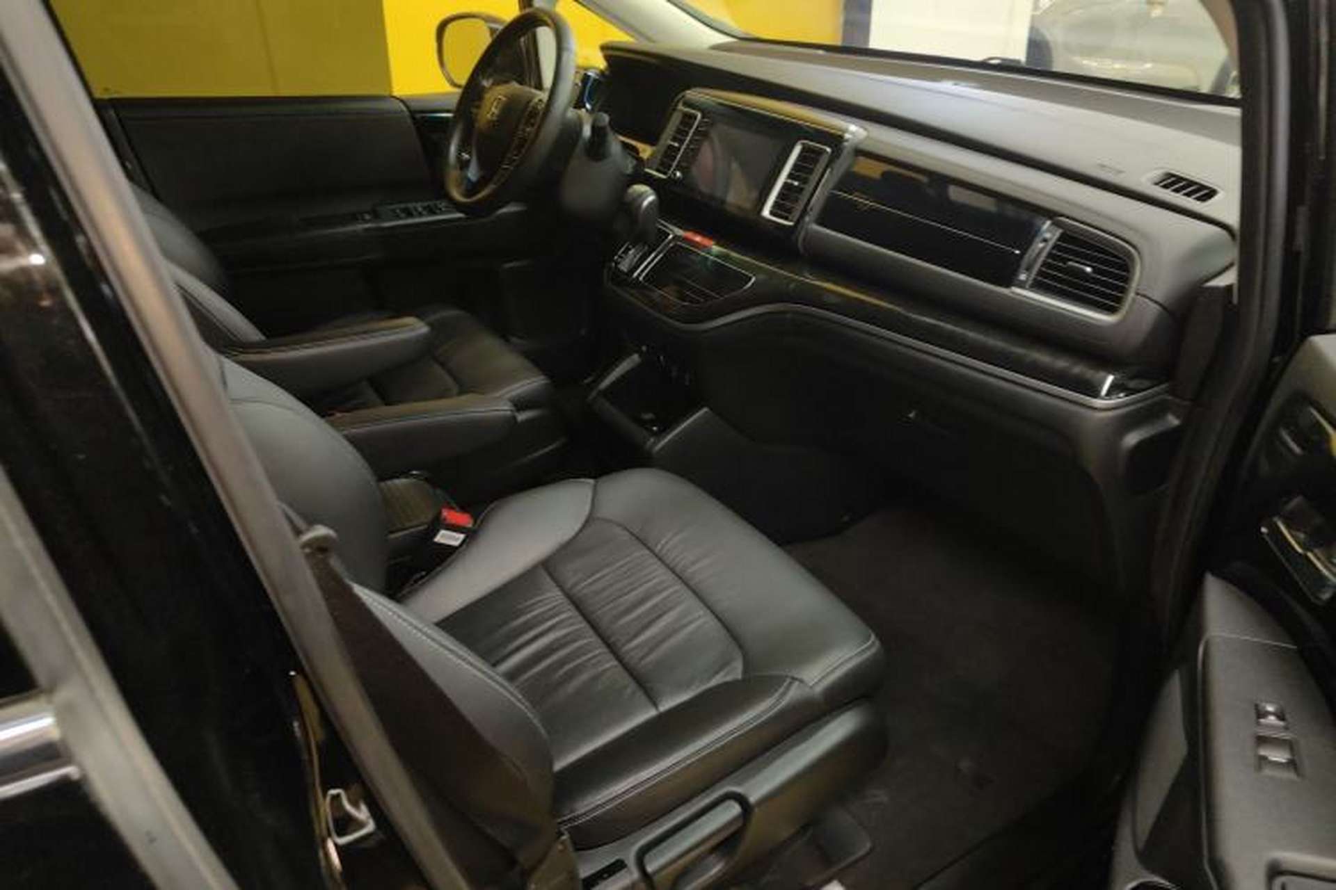 Used Honda Elysion 2019 2.0L Hybrid Luxury Edition Right Front Seat