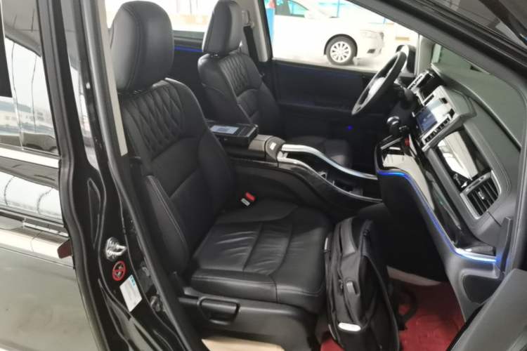 Used Honda Elysion 2019 2.0L Hybrid Luxury Edition Right Front Seat