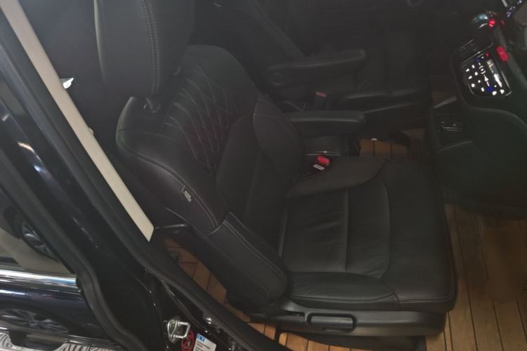 Used Honda Elysion 2019 2.0L Hybrid Luxury Edition Right Front Seat