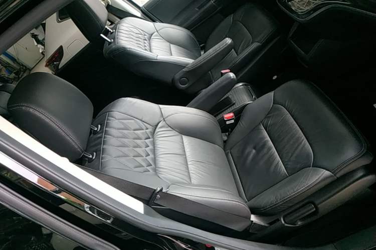 Used Honda Elysion 2019 2.0L Hybrid Luxury Edition Right Front Seat