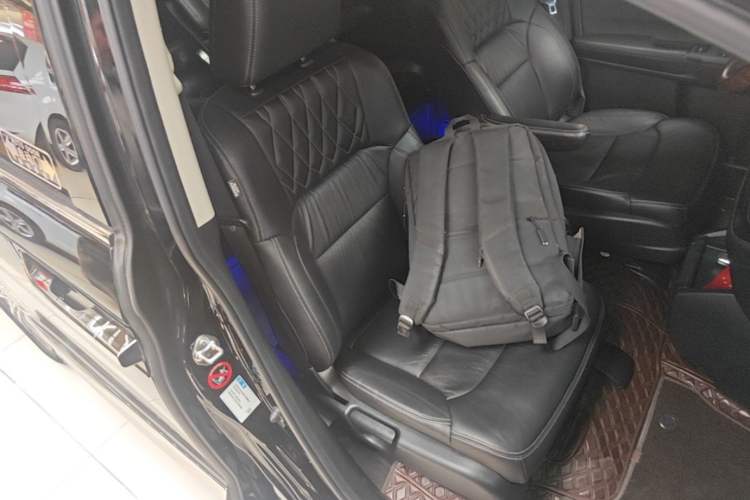 Used Honda Elysion 2019 2.0L Hybrid Luxury Edition Right Front Seat